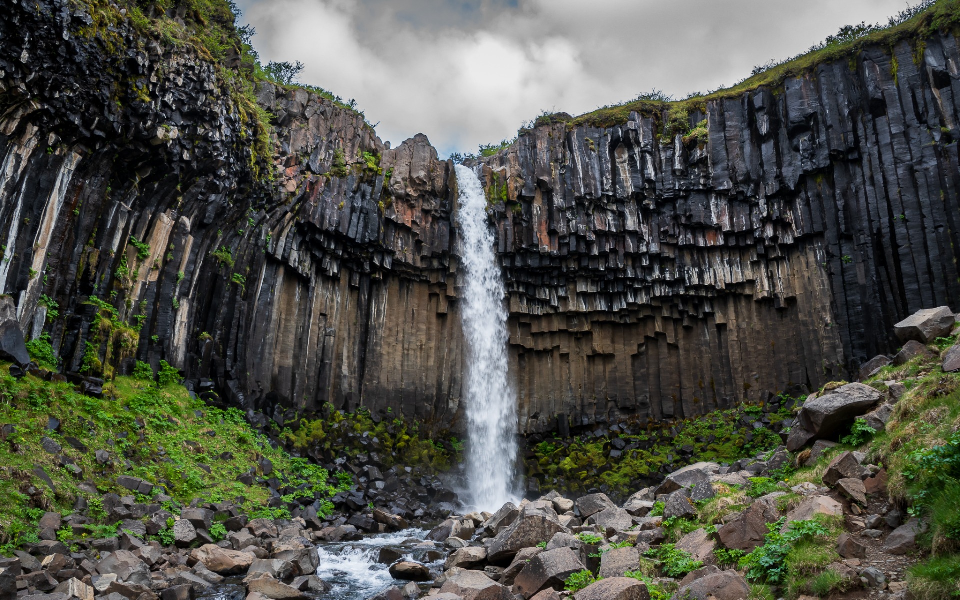 Svartifoss - Waterfall at Skaftafell, Iceland.